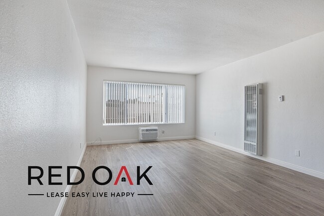 Photo - 8040 Reseda Blvd Unidad 212