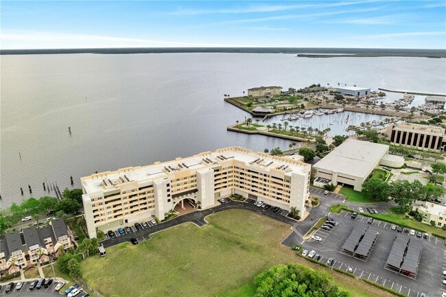 Building Photo - 225 W Seminole Blvd Unit 409 Rental