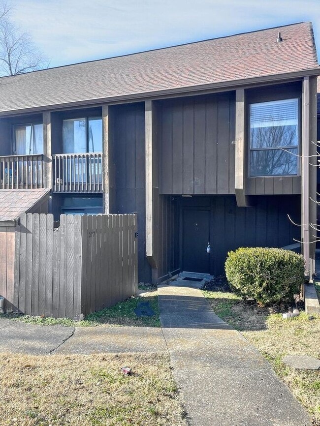 Lovely 3-Bedroom Townhome with Prime Locat... - Lovely 3-Bedroom Townhome with Prime Locat...
