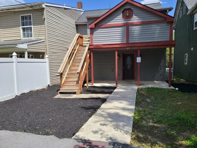 Building Photo - 212 S State Rd