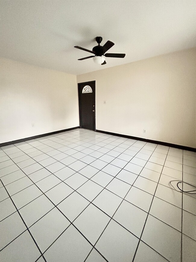 Photo - 1740 Gladiola Ln