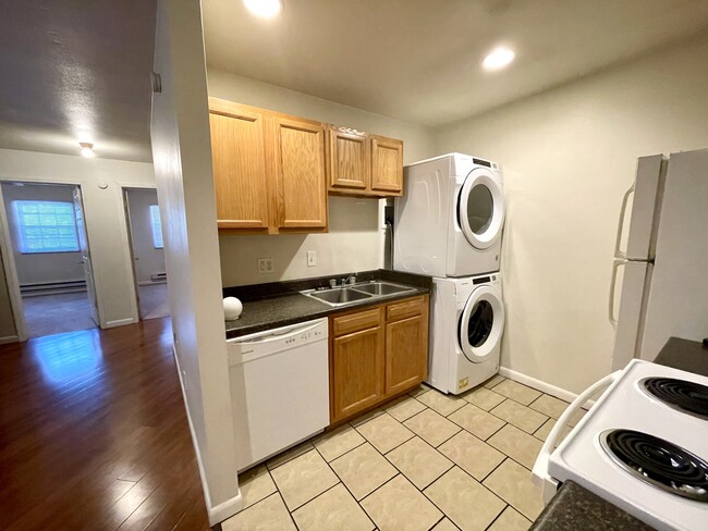 Photo - 404 E College St Unit 4