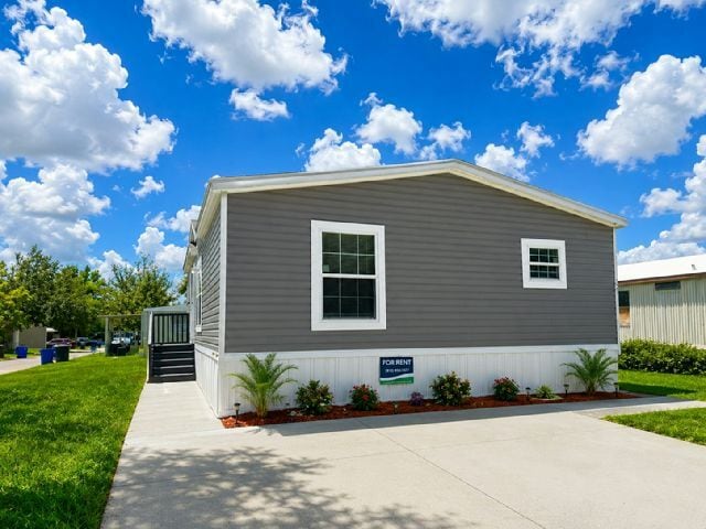 Building Photo - 323 Elm Ln