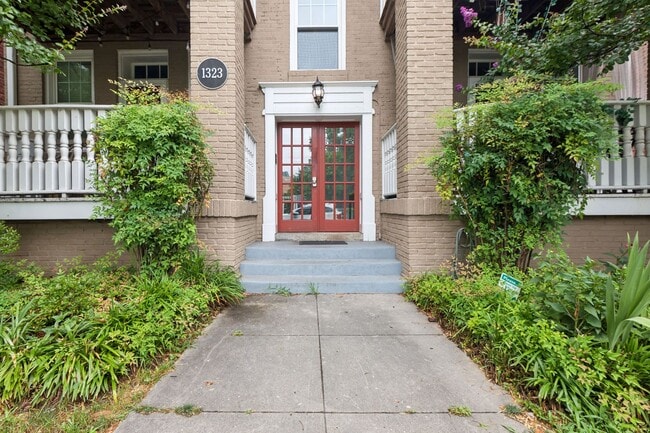 Photo - Beautiful Ghent Condo for Rent !