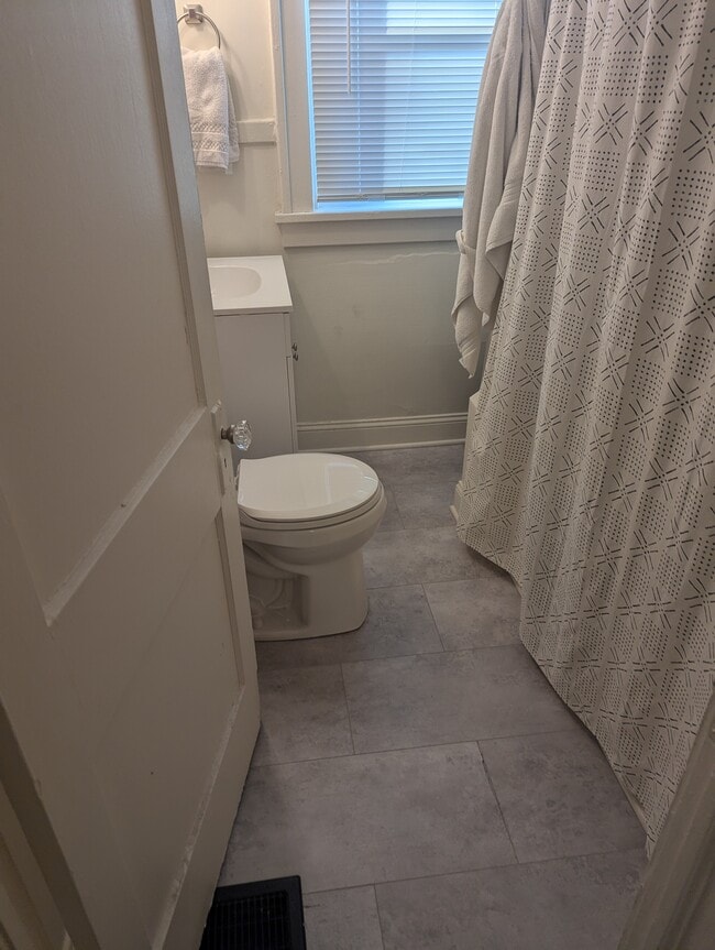 Photo - 809 E 52nd St