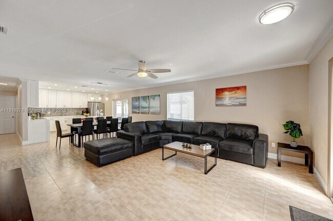 Photo - 825 Harrison St