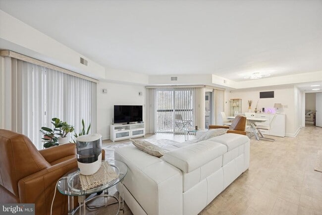 Photo - 1704 N Park Dr Unit A409