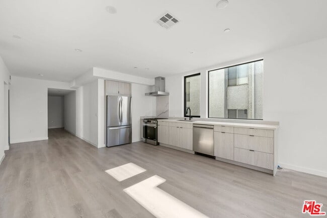 Photo - 3755 S Canfield Ave Unidad 302