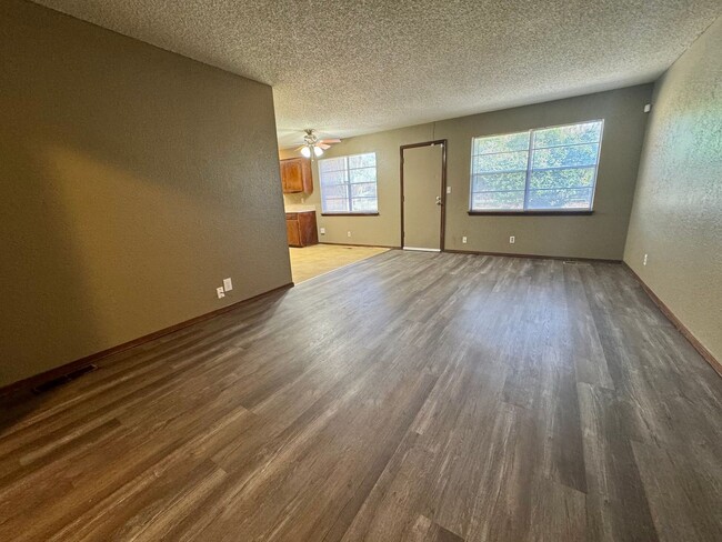 Photo - Adorable 3 bedroom 1.5 bathroom located in Tulsa Ok