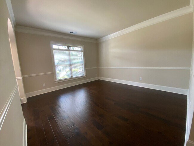 Photo - 735 Porter Ln