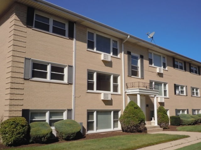 Building Photo - 5037 N East River Rd