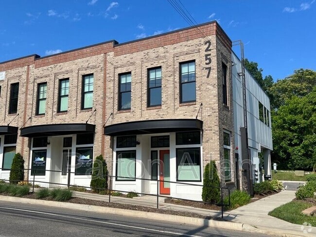 Building Photo - 257 Haywood Rd Unit 209 Rental
