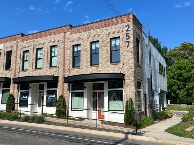 Building Photo - 257 Haywood Rd Unit 209 Rental