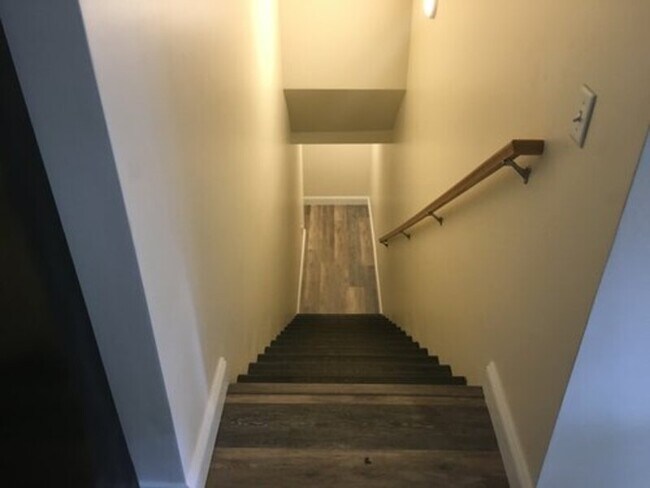 323-325 College Street, Unit 10
