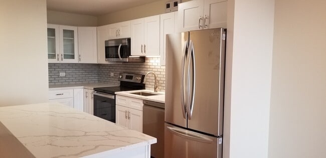 Building Photo - 1660 N La Salle Dr Unit 3010 Rental