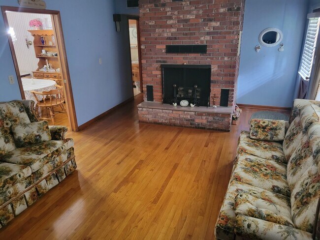 Photo - 7105 N 53rd St