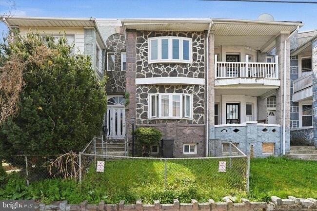 Building Photo - 6112 Ludlow St Unit B