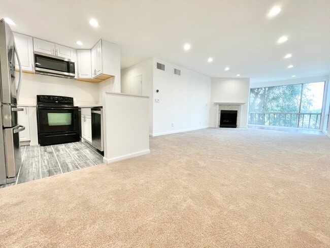 Building Photo - 12720 Burbank Blvd Unit 310 Rental