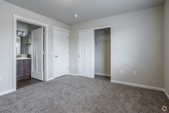 3BR, 2BA - 1,160SF