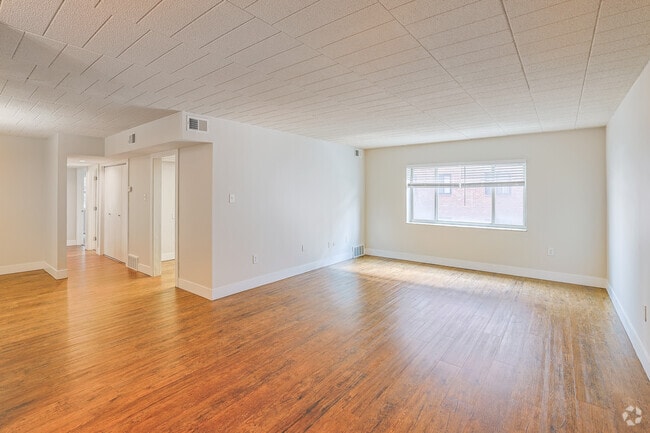 2BR, 1BA - 1220SF - Living Room