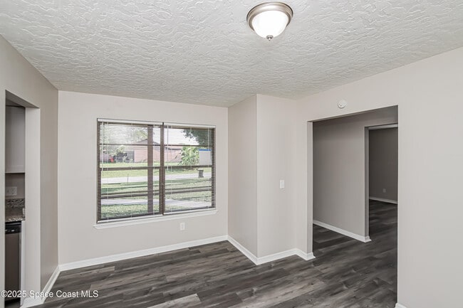 Photo - 1711 Barker St NE