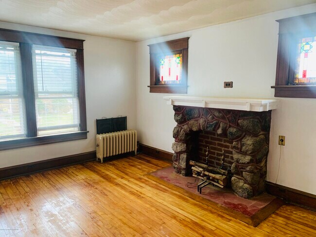 Photo - 420 Smith St