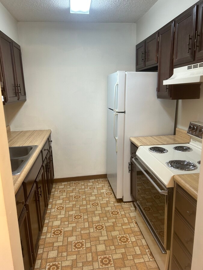 Photo - 204 Crestview Dr