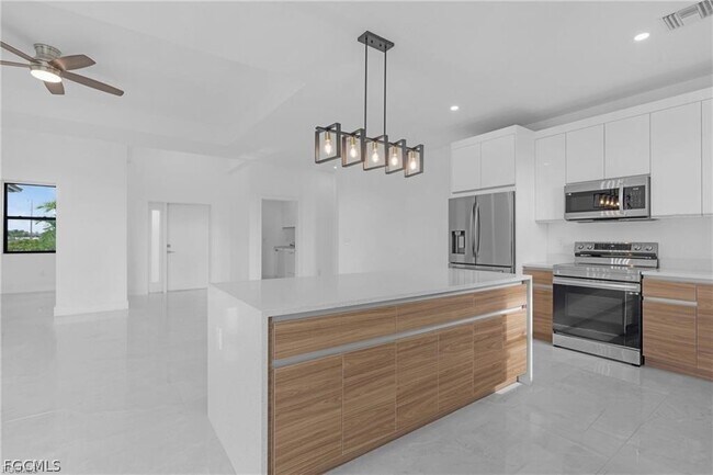 Photo - 2001 NW 25th Ave