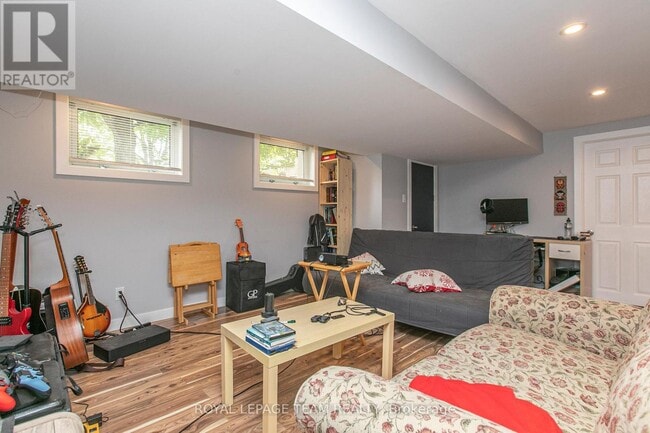 Photo - 1579 Digby St