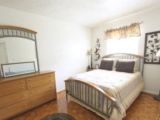 Photo - Linkhorn Place