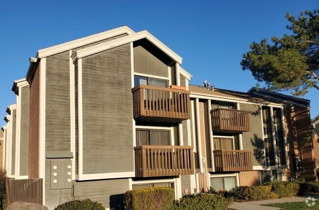 Building Photo - 4418 S Rosehaven Ct Unit A Rental