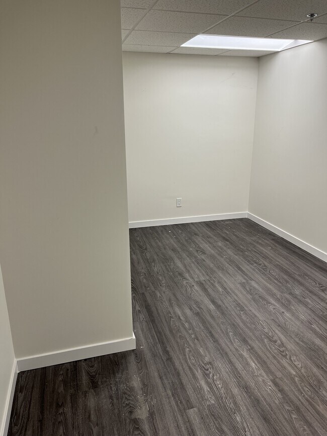 Photo - 10101-10101 101 Ave Unit 407