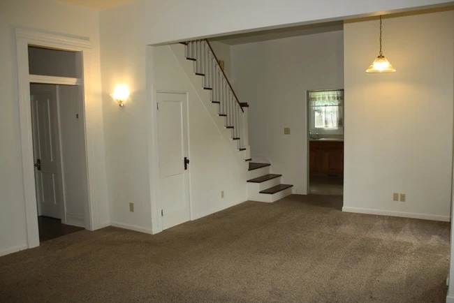 Photo - 515 S Woodlawn Ave