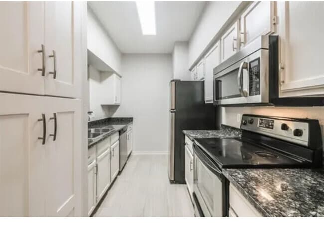Building Photo - 4001 Tanglewilde St Rental