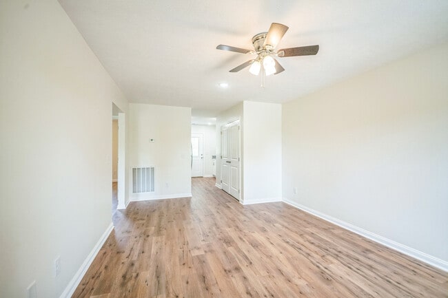 Photo - 117 Travis Dr Unit 2