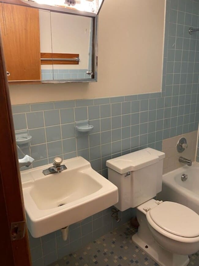 Photo - 1BR/1BA in Great West Campus Location Close to Downtown & Schools! Avail. 8/1/26 Unidad 208