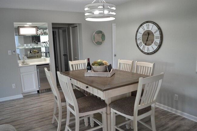 Building Photo - 200 Hamilton Oaks Dr