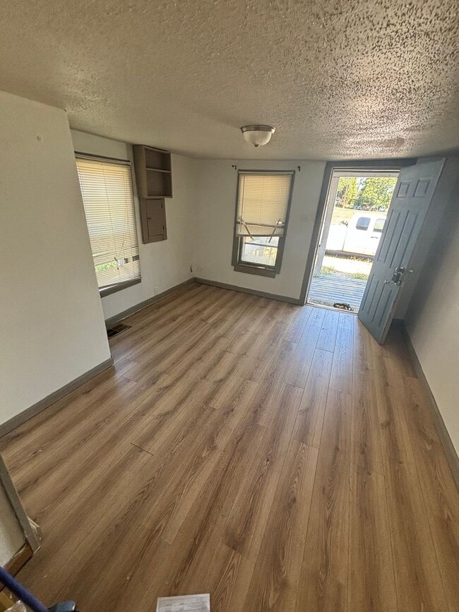 Photo - Nice, Clean 2BD/1BA