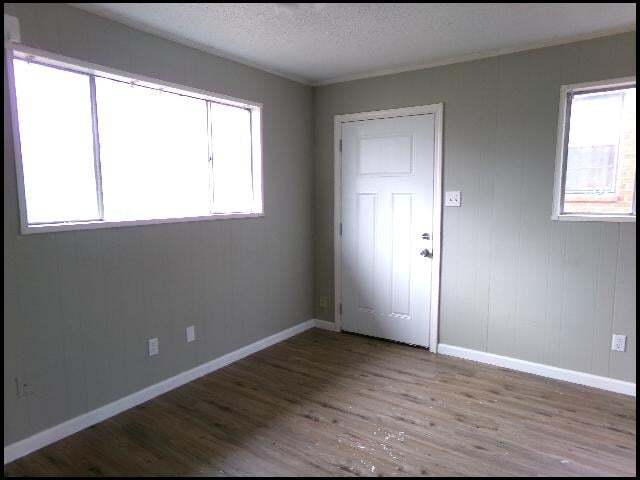 Photo - 305 Smart St