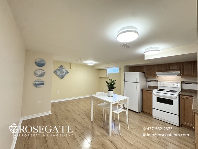 Photo - All-Inclusive Studio Basement Apartment with Internet – York Unité 2