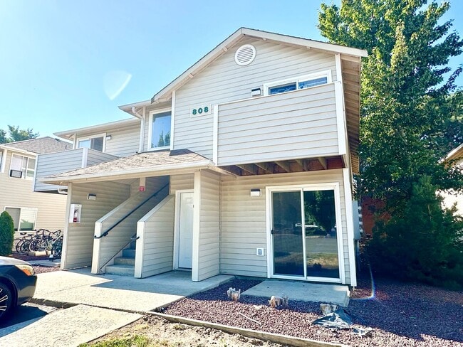 Building Photo - 808 Juniper Ave Unit 2