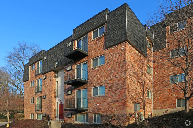 Building Photo - Romaine Court Rental