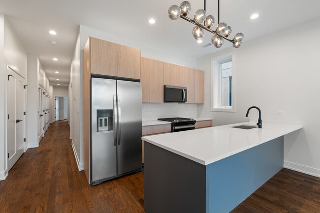 Photo - 416 E 50th Pl Unit 3W
