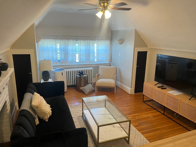 Photo - 449 Richmond Ave Unidad 4