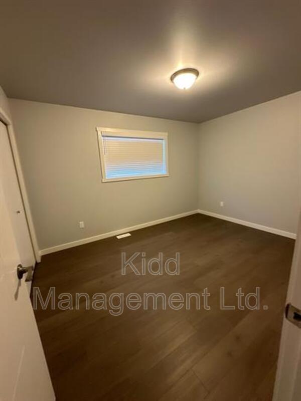 Photo - 6936 Langer Crescent