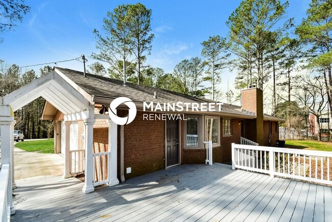 Photo - 3 Bedroom Pet-Friendly Home in Fayetteville, GA with Main Street Renewal
