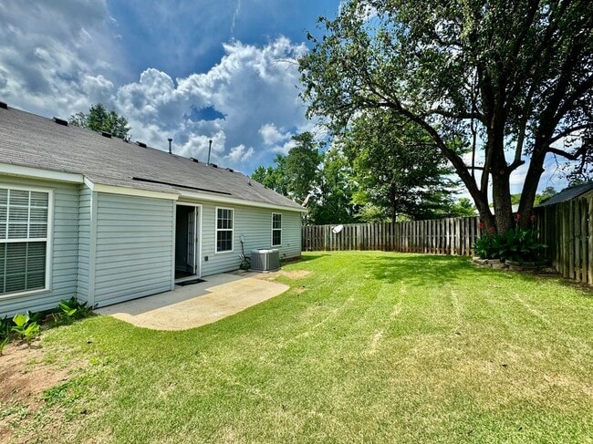 Photo - 609 Clifden Ct