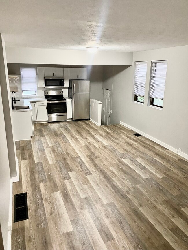 Building Photo - 349 Broadway Unit 2
