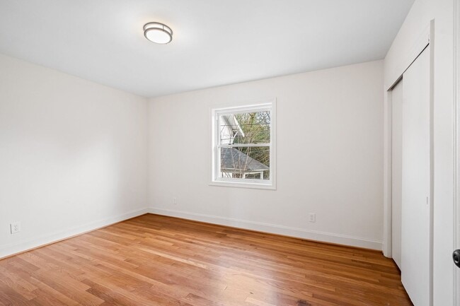 Photo - 1121 West End Blvd