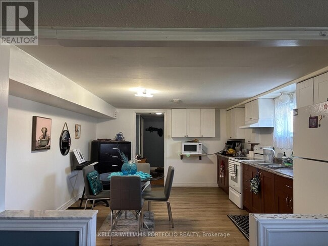 Photo - 7841 Martin Grove Rd